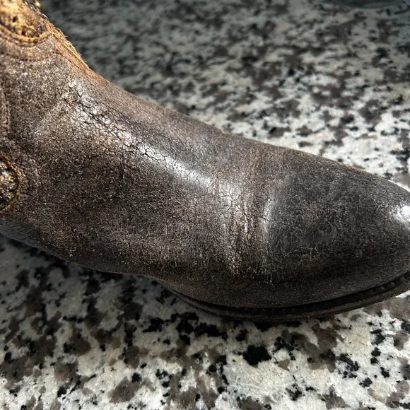 Frye Deborah Studded Boots Size 8 Distressed EUC - Picture 10 of 13